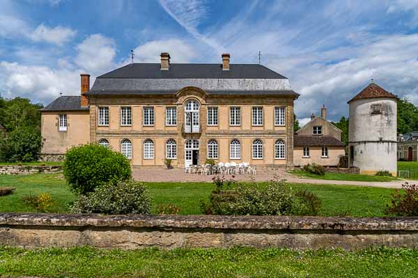 Domecy-sur-le-Vault : château