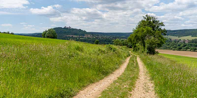 Descente vers Asquins, vue vers Vézelay