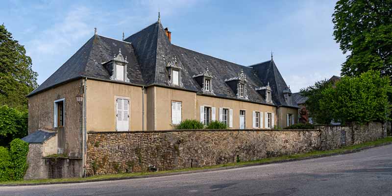 Ouroux-en-Morvan : manoir du XVIIe, hôpital du maquis Bernard