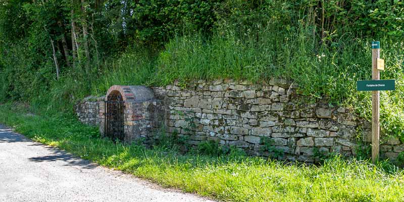 Brion : fontaine de Charas