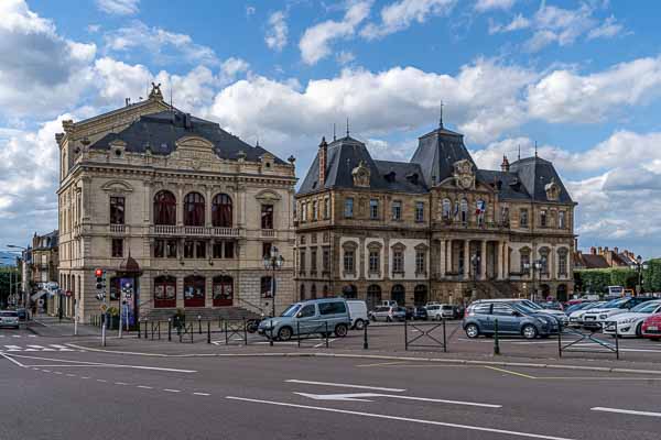 Autun : théâtre et mairie