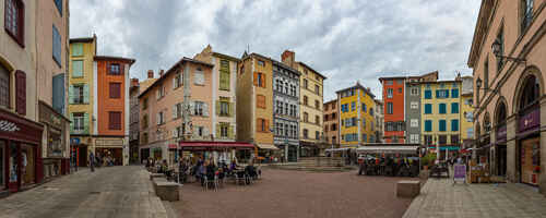 Le Puy-en-Velay : place du Plot