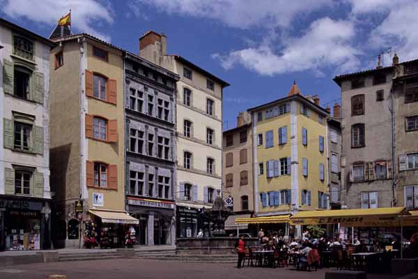 Le Puy-en-Velay : place du Plot