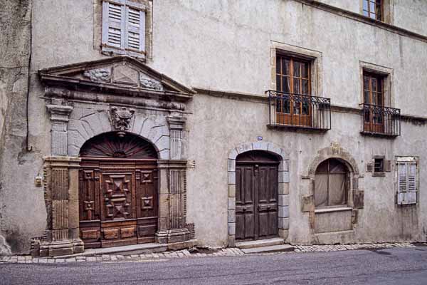 Le Monastier-sur-Gazeille : porte ancienne