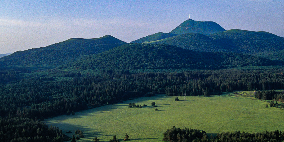 Le puy de Dôme depuis le puy des Gouttes