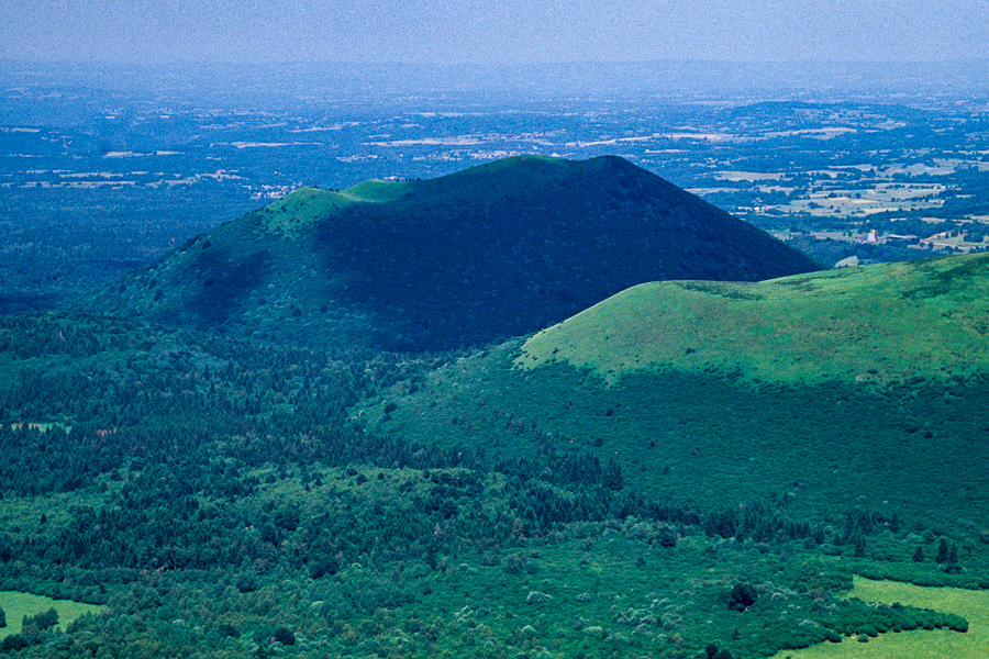 Puy de Dôme : vue nord-ouest, puy de Côme, 1253 m