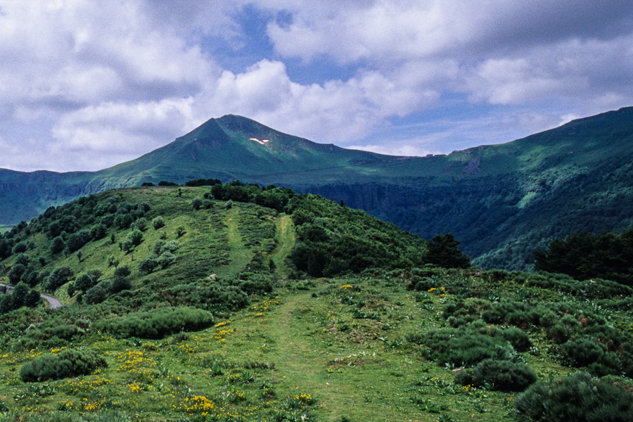 Le puy Mary depuis le col de Serre, 1362 m