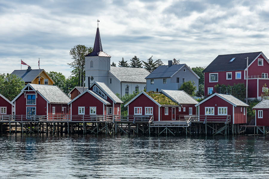 Reine : église et rorbus