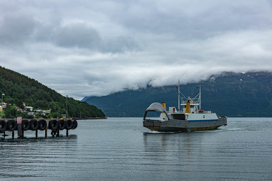 Ferry à Lyngseidet