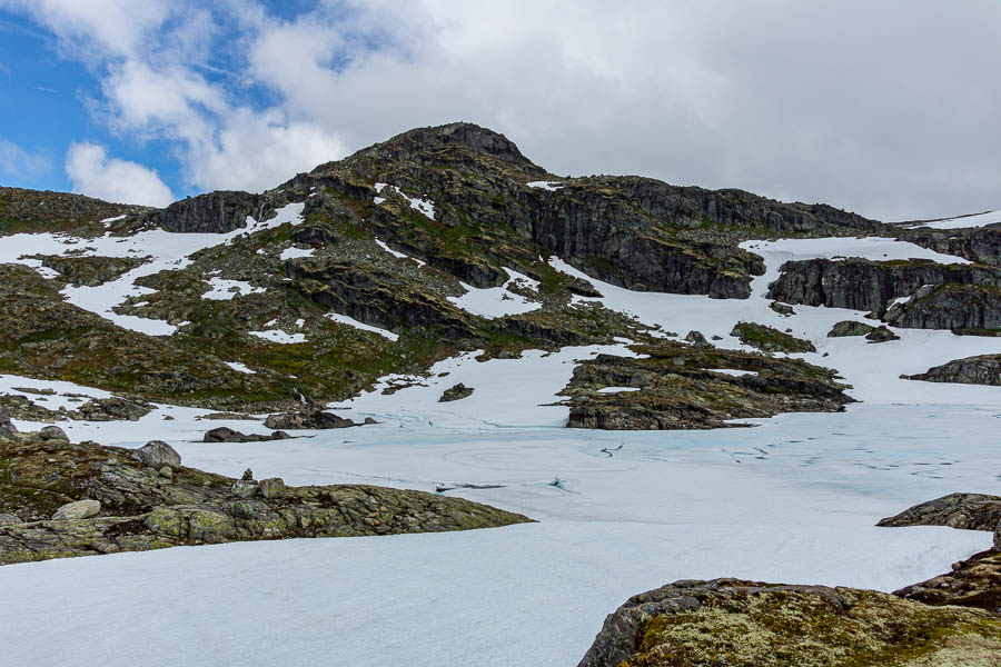 Lac gelé près de Kaldavasshytta