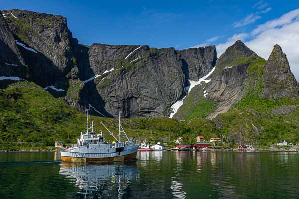 Reine : bateau de pêche