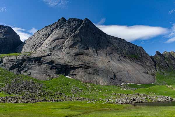 Dalles du Breiflogtinden, 749 m