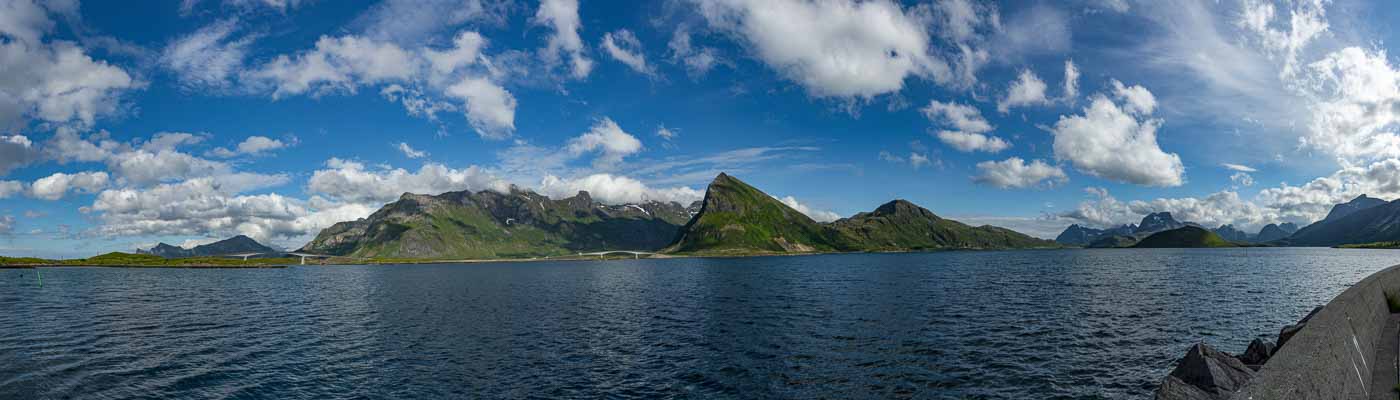 Vue de la jetée de Fredvang vers Flakstadøya