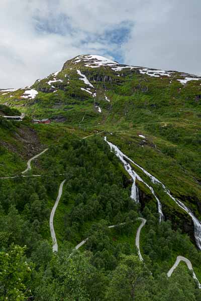 Lacets et cascade de Myrdal