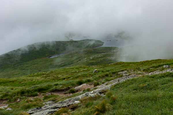 Montagnes de Bergen : brume sur le Langelivatnet