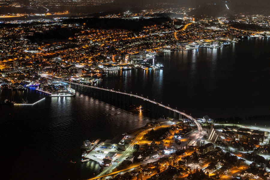 Tromsø depuis le téléphérique : pont, cathédrale Arctique
