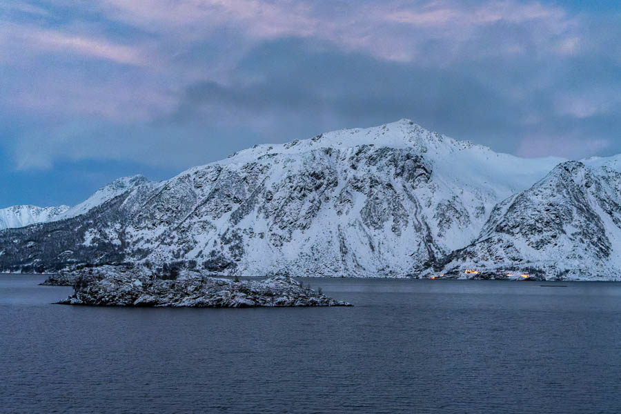 Entrée du Raftsundet, vue vers Hinnøya