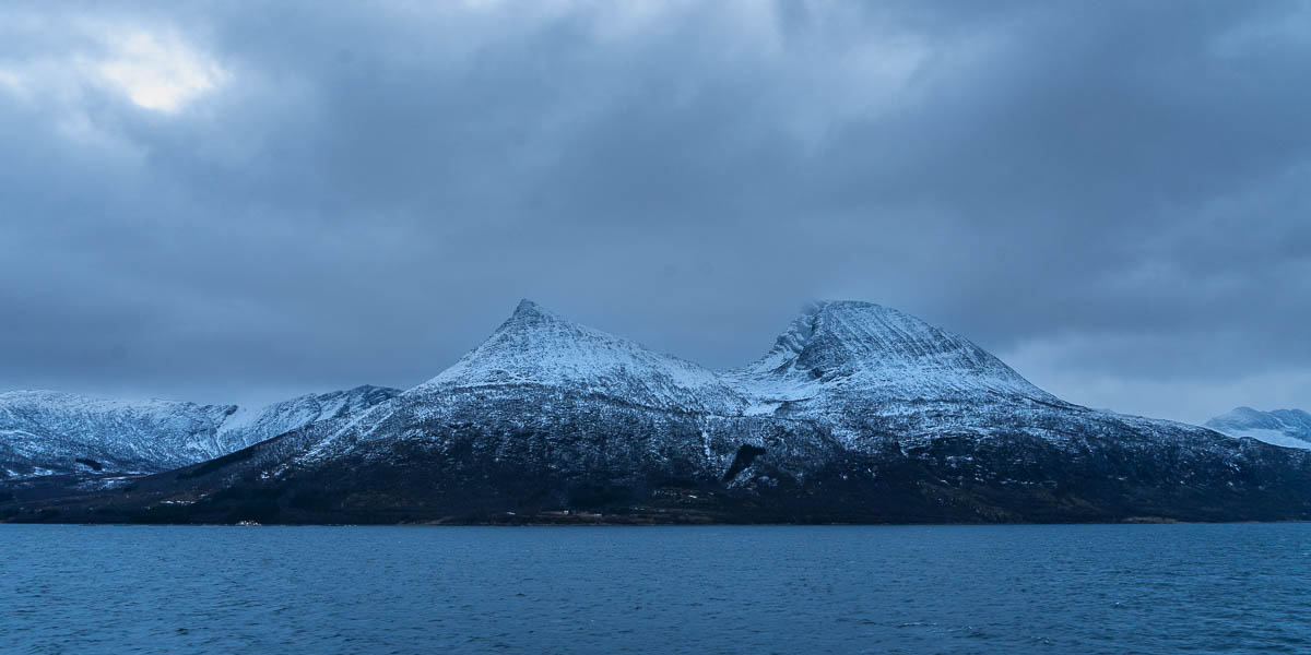 Aldra :  Ørnestinden, 839 m, et Hjarttinden, 967 m