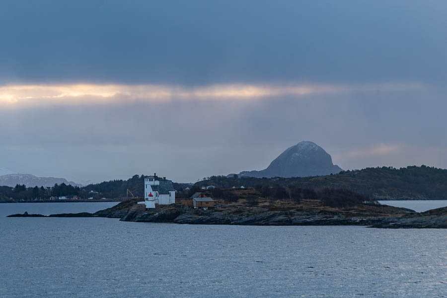 Brønnøysund : sémaphore et Torghatten