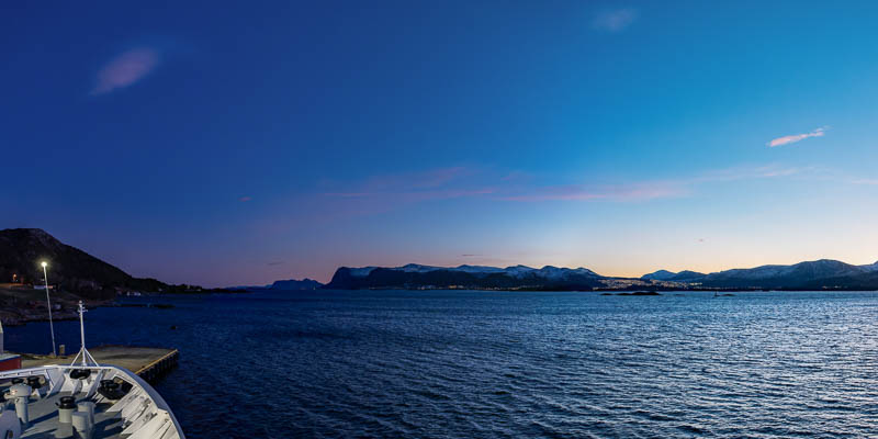 Côte entre Leinøya et Hareidlandet