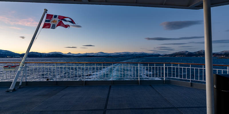 Entre Leinøya et Hareidlandet, vue vers le sud et le continent