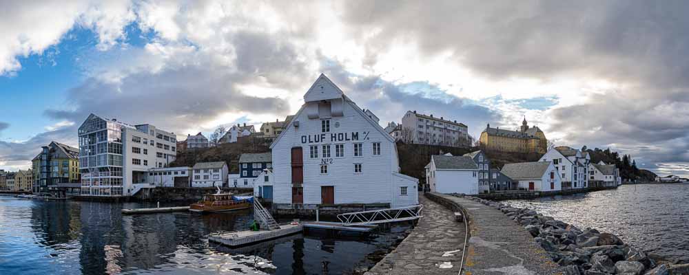 Ålesund : vieilles maisons en bois du port