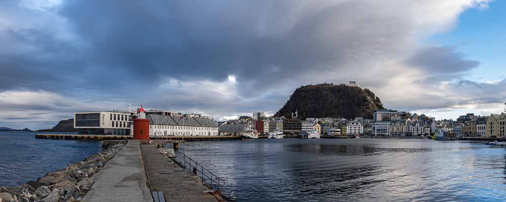 Ålesund : port depuis le phare Molja, mont Aksla