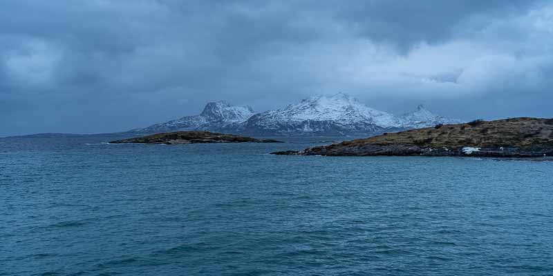 Côte près de Bodø, Landegode au loin