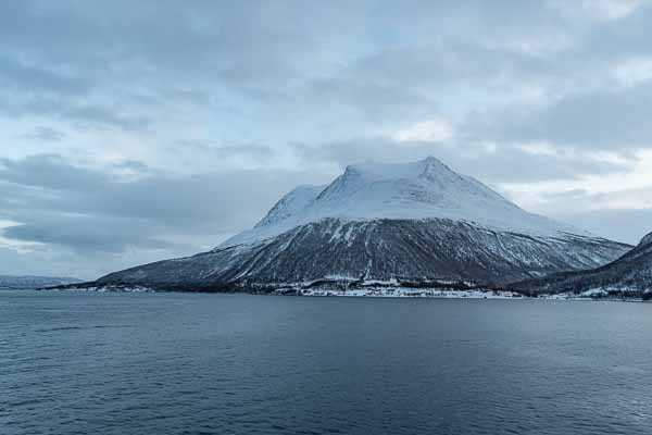 Straumsfjorden, Bentsjordtinden, 1169 m