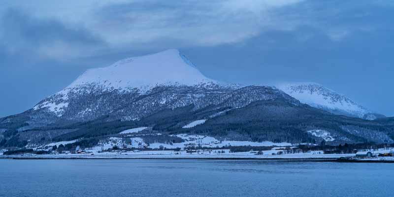 Langøya : Hallartinden, 530 m