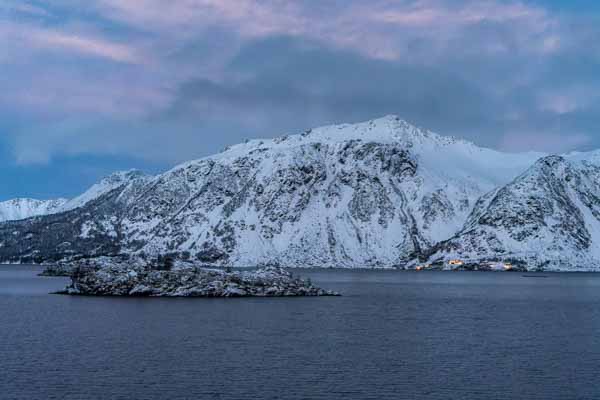 Entrée du Raftsundet, vue vers Hinnøya