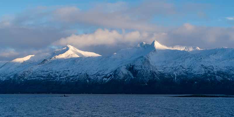 Entre Ylvingen et Hamnøya : Høyholmtindan, 1015 m