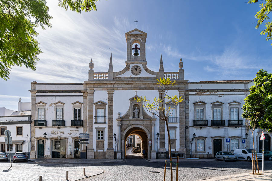 Faro, vieille ville : arco da Vila, porte nord