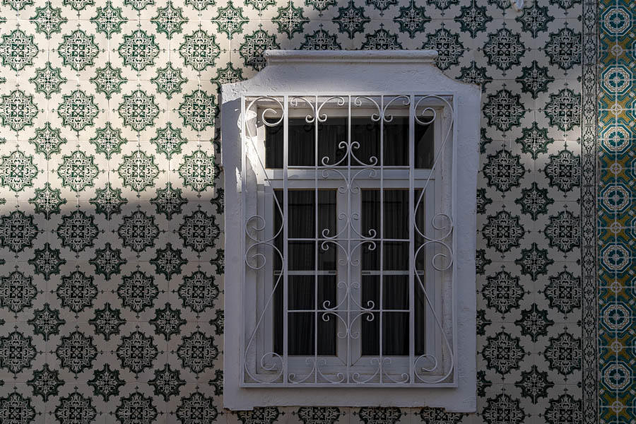 Olhão, vieille ville : azulejos
