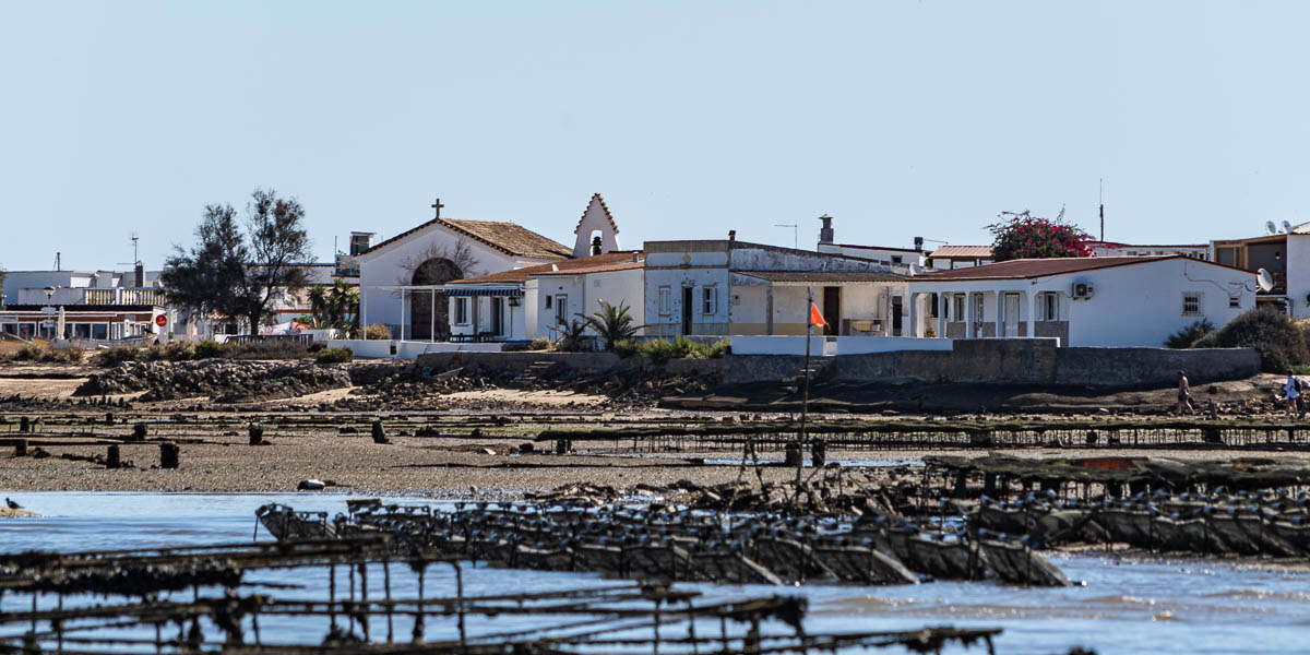 Ria Formosa : parc à huîtres et village de Culatra