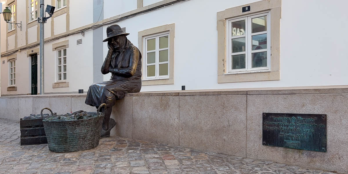 Loulé : sculpture du centenaire du marché
