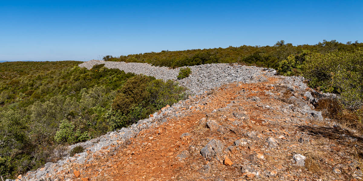 Rocha da Pena : mur de l'âge du fer