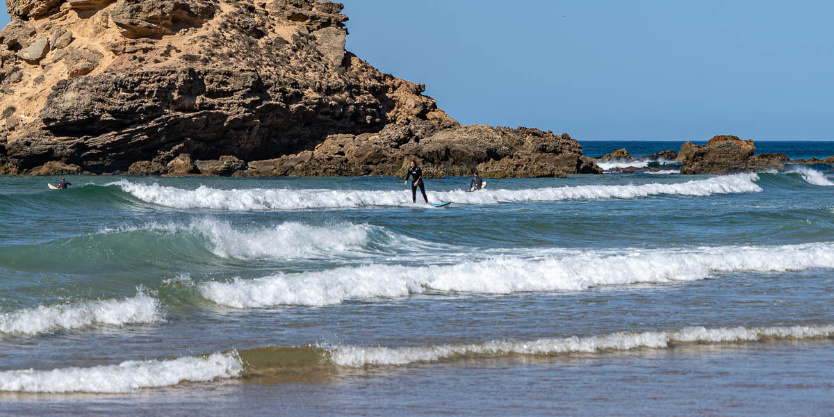 Costa Vicentina : praia do Castelejo, surfeurs