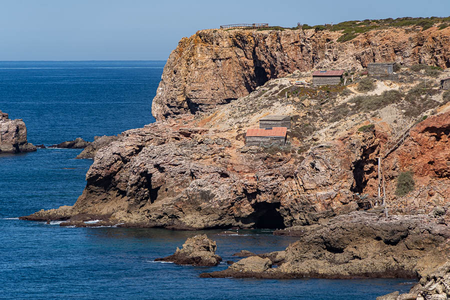 Costa Vicentina : falaises de Carrapateira, cabanes de pêcheurs