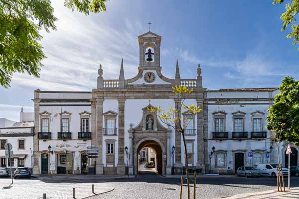 Faro, vieille ville : arco da Vila, porte nord