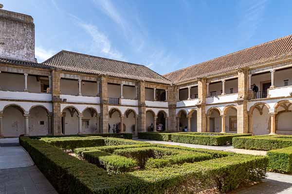 Faro, vieille ville : musée municipal, cloître