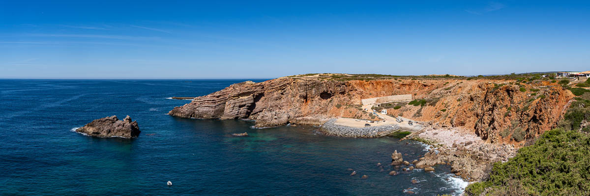 Costa Vicentina : falaises de Carrapateira, petit port
