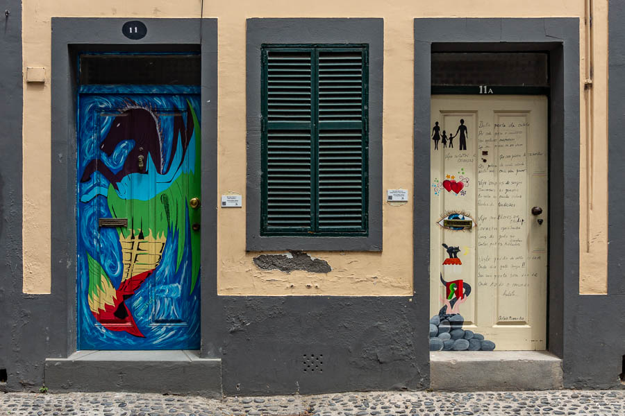 Funchal,  vieille ville : portes peintes