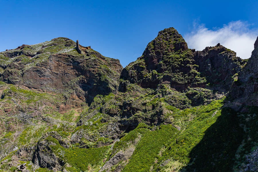 Pico Ruivo et sentier entre pico Ruivo et pico do Arieiro