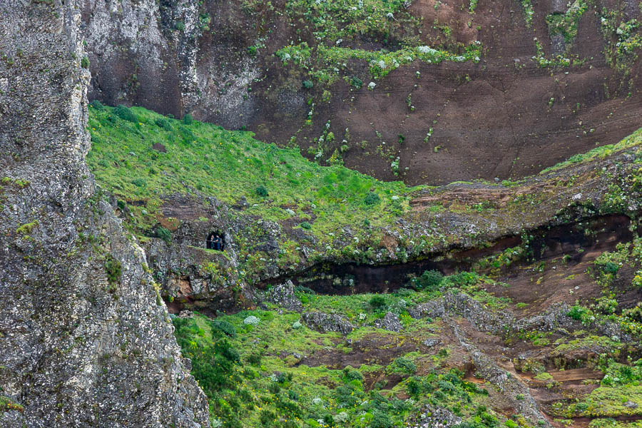 Sentier entre pico Ruivo et pico do Arieiro, tunnel sous le pico das Torres