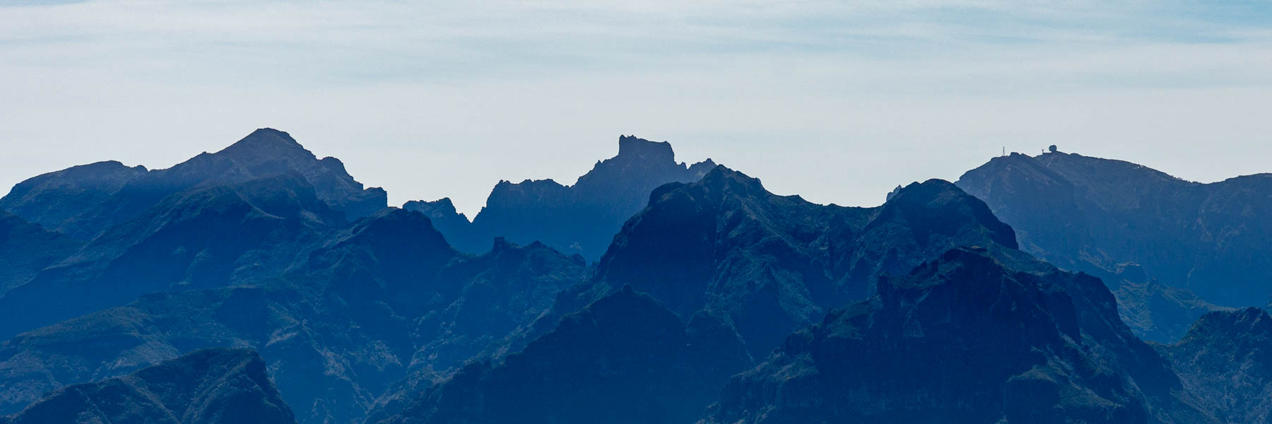 Pico Ruivo do Paúl da Serra : vue est, pico Ruivo, pico das Torres et pico do Arieiro