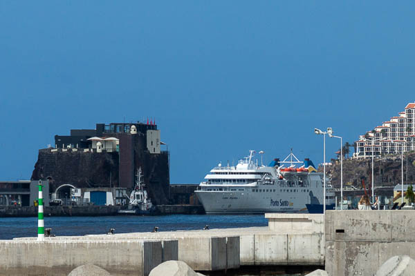 Funchal : fort et bateau de Porto Santo