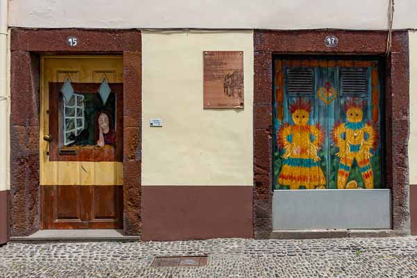 Funchal,  vieille ville : portes peintes