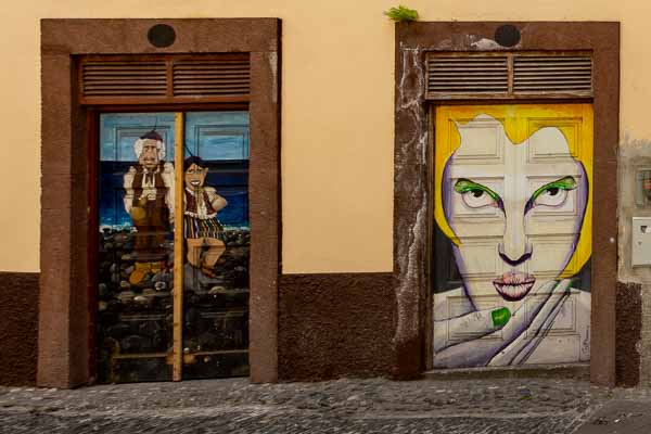 Funchal,  vieille ville : portes peintes