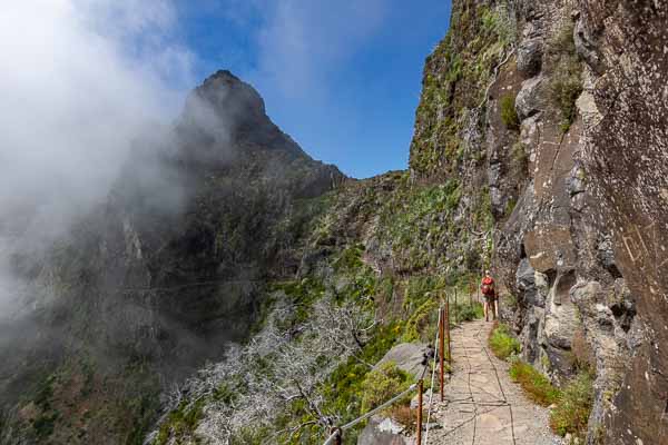 Sentier entre pico Ruivo et pico do Arieiro, col à franchir